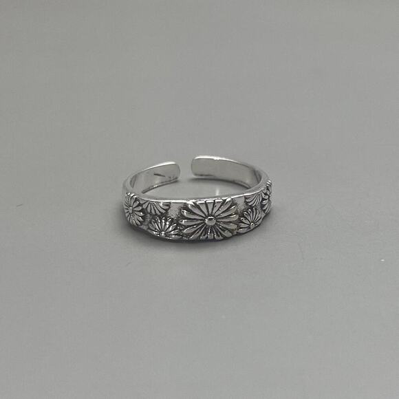 Other Other - Y2k grunge silver engraved flower
